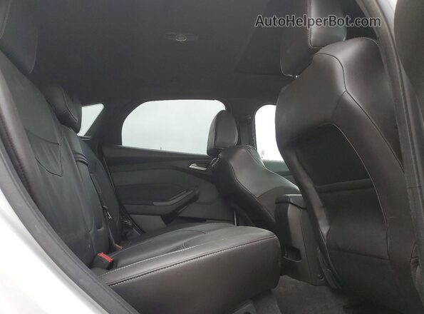 1FADP3L95GL209841 2016 FORD FOCUS Белый Вид задних сидений