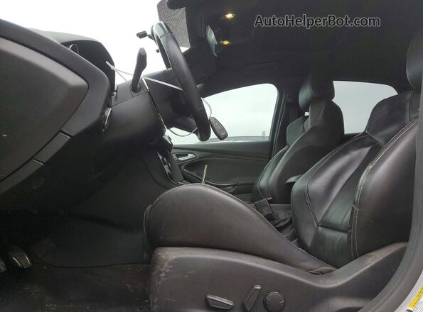1FADP3L95GL209841 2016 FORD FOCUS Белый Вид салона спереди