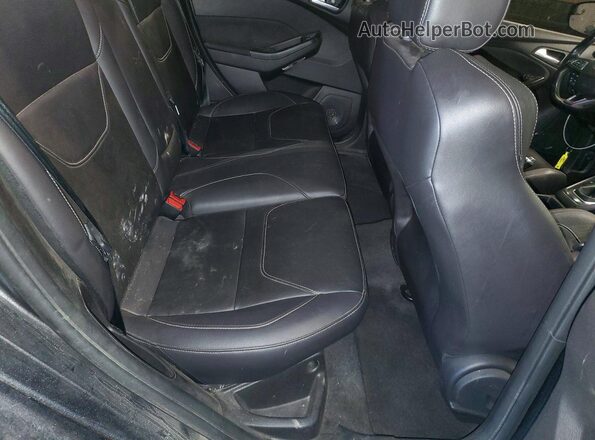 1FADP3L96JL265245 2018 FORD FOCUS Gray Rear seats view