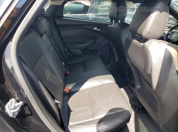 1FADP3L97GL382759 2016 FORD FOCUS Black Հետևի նստատեղերի տեսք