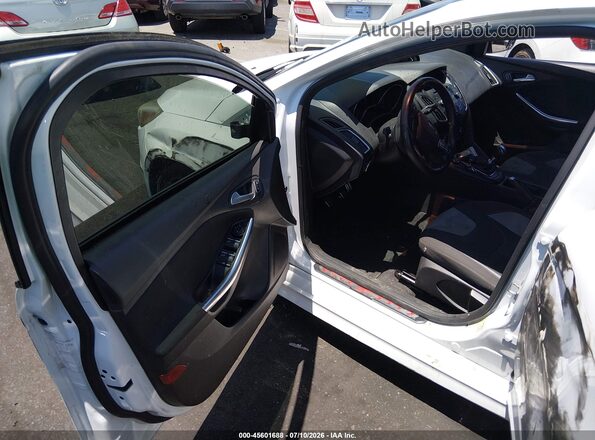 1FADP3L99GL212984 2016 FORD FOCUS ST White Вид салону спереду
