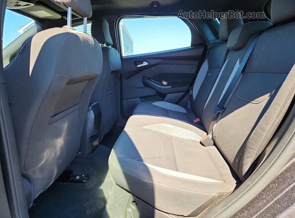 1FADP3L9XGL308560 2016 FORD FOCUS Gray Rear seats view