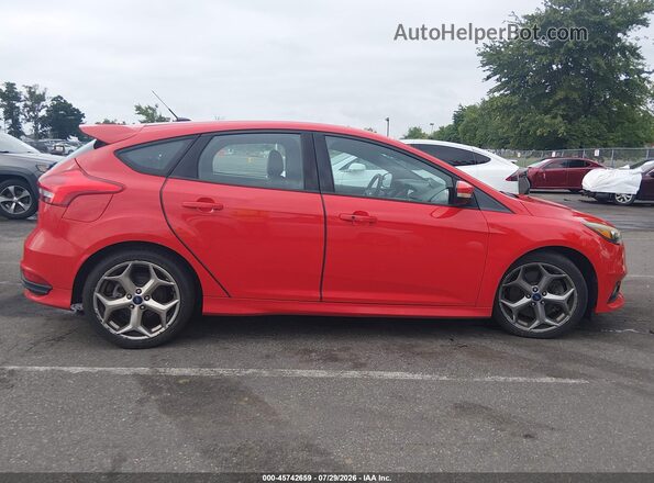 1FADP3L9XHL234140 2017 FORD FOCUS Red Вид задньої частини салону