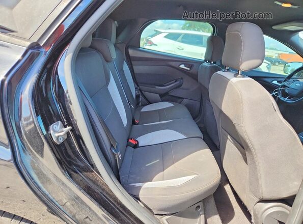 1FADP3L9XJL232412 2018 FORD FOCUS Black Հետևի նստատեղերի տեսք