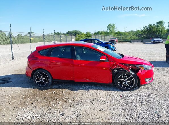 1FADP3M20HL209085 2017 FORD FOCUS Red Вид задньої частини салону