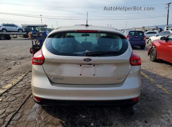 1FADP3M20JL210159 2018 FORD FOCUS Бежевый Вид сзади