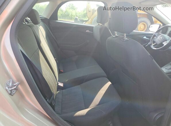 1FADP3M20JL210159 2018 FORD FOCUS Бежевый Вид задней части салона