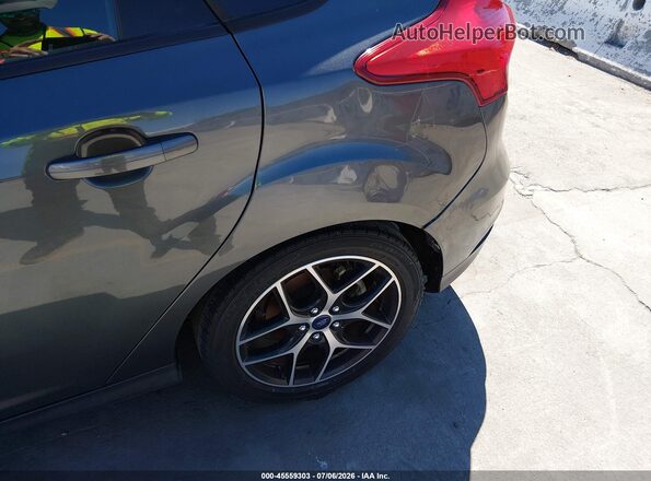 1FADP3M21JL230985 2018 FORD FOCUS Gray Вид спереду