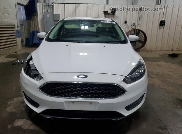 1FADP3M23JL272087 2018 FORD FOCUS White Widok z przodu