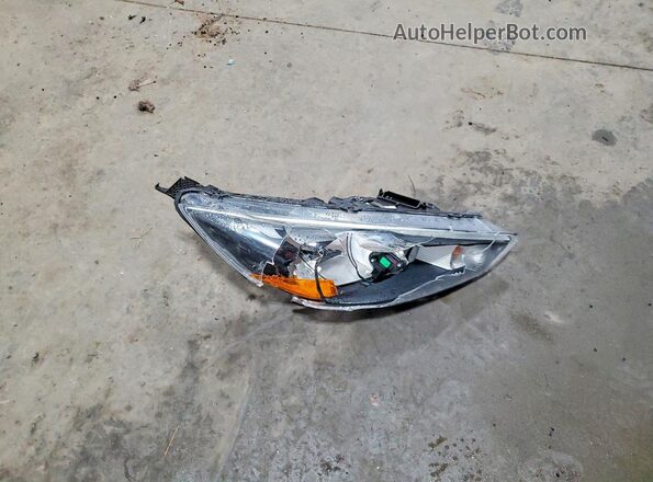 1FADP3M23JL272087 2018 FORD FOCUS White Widok naklejki z numerem VIN