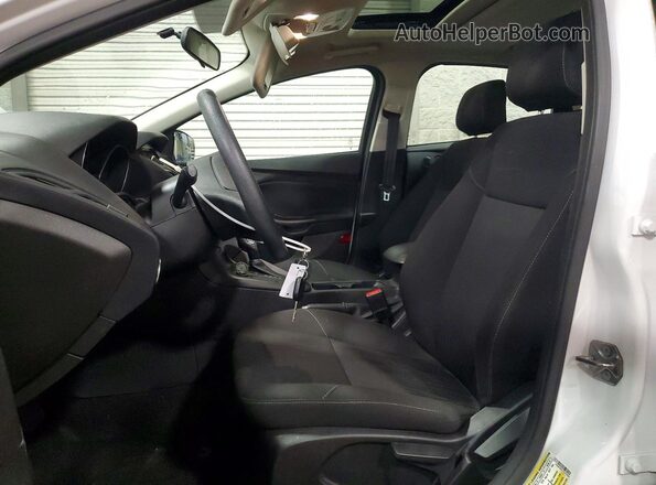 1FADP3M23JL272087 2018 FORD FOCUS White Widok wnętrza z przodu