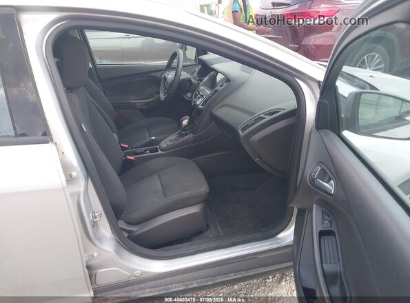 1FADP3M25HL203749 2017 FORD FOCUS Silver Սալոնի դիմացի տեսք
