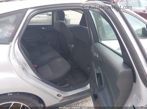 1FADP3M25HL203749 2017 FORD FOCUS Silver VIN կոդի պիտակի տեսք
