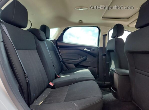 1FADP3M26JL241061 2018 FORD FOCUS Белый Вид задних сидений