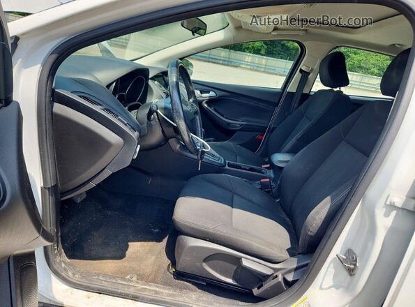 1FADP3M27HL313007 2017 FORD FOCUS White Vista interior delantera