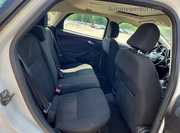 1FADP3M27HL313007 2017 FORD FOCUS White Vista de los asientos traseros