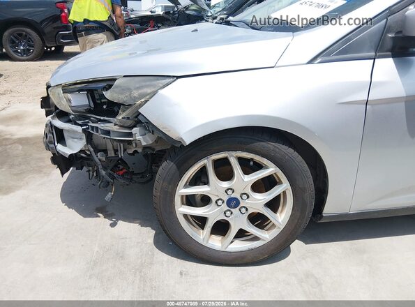 1FADP3M29HL232011 2017 FORD FOCUS Gray Widok z przodu