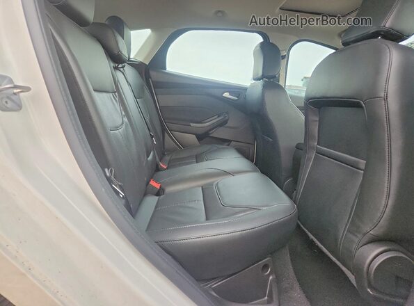 1FADP3N23HL265939 2017 FORD FOCUS White Rear seats view