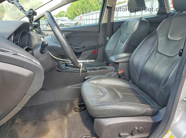 1FADP3N24GL313978 2016 FORD FOCUS Silver Front interior view