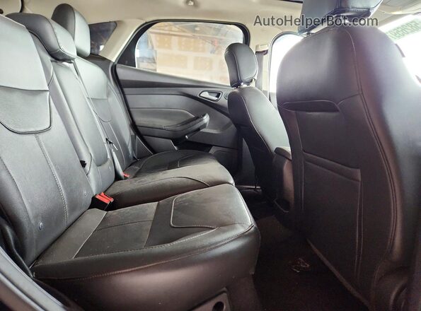 1FADP3N25JL230955 2018 FORD FOCUS Синий Вид задних сидений