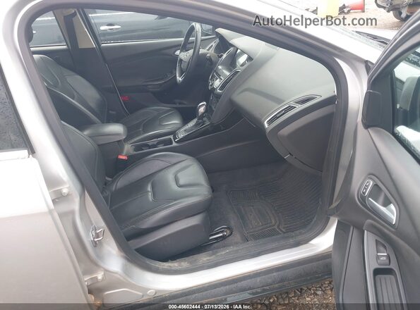 1FADP3N26GL210626 2016 FORD FOCUS Silver Вид салону спереду