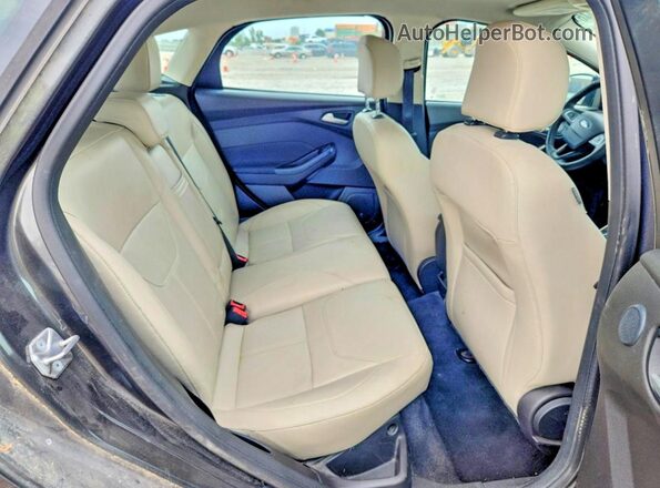 1FADP3N26GL299338 2016 FORD FOCUS Серый Вид задних сидений