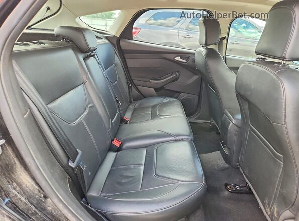 1FADP3N26HL333957 2017 FORD FOCUS Black Հետևի նստատեղերի տեսք