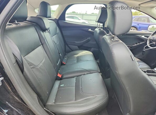 1FADP3N26JL318445 2018 FORD FOCUS Black Widok tylnych siedzeń