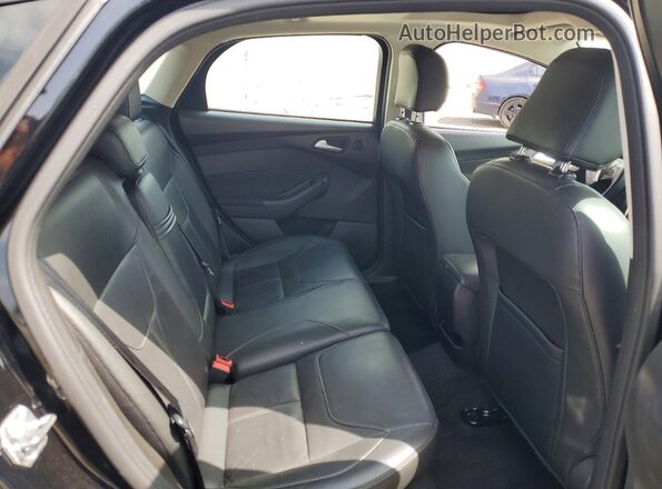 1FADP3N29GL318450 2016 FORD FOCUS Black Widok tylnych siedzeń