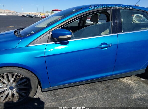 1FADP3N29GL335507 2016 FORD FOCUS Blue Widok z przodu