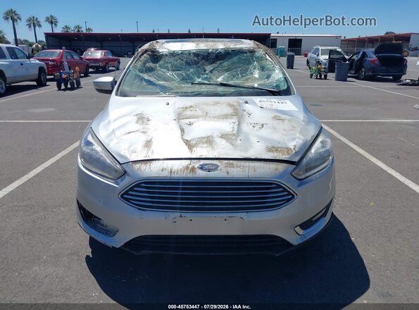 1FADP3N29JL314194 2018 FORD FOCUS Silver Rear interior view