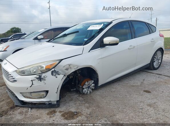 1FADP3N2XHL299411 2017 FORD FOCUS White Widok z przodu