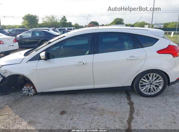 1FADP3N2XHL299411 2017 FORD FOCUS White Widok wnętrza z tyłu