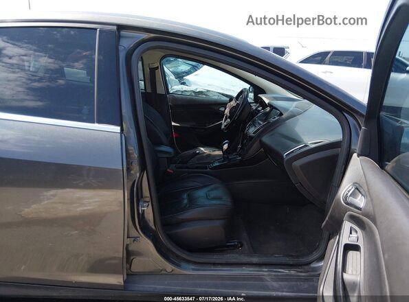 1FADP3N2XJL224228 2018 FORD FOCUS Gray Вид салону спереду
