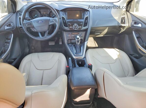 1FADP3N2XJL323423 2018 FORD FOCUS Gray Vista del salpicadero