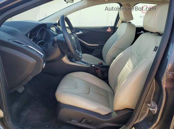 1FADP3N2XJL323423 2018 FORD FOCUS Gray Vista interior delantera