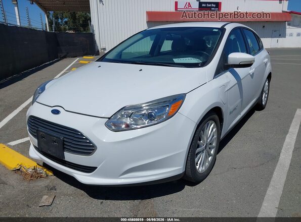 1FADP3R43JL296125 2018 FORD FOCUS ELECTRIC Белый Вид спереди