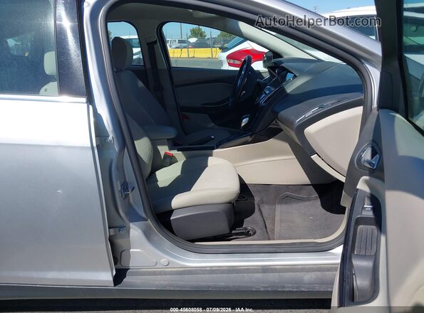 1FADP3R43JL296142 2018 FORD FOCUS ELECTRIC Серебряный Вид салона спереди