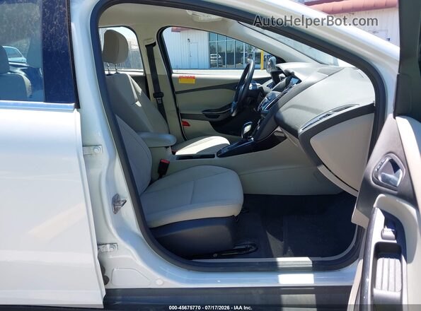 1FADP3R45JL296126 2018 FORD FOCUS ELECTRIC Белый Вид салона спереди