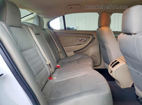 1FAHP2D87KG106939 2019 FORD TAURUS White Vista de los asientos traseros