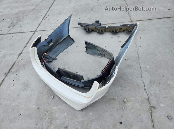 1FAHP2E85HG133306 2017 FORD TAURUS White Vista del compartimento del motor