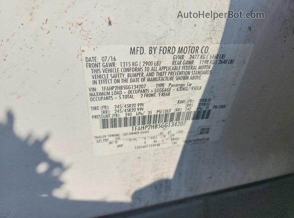 1FAHP2H85GG134207 2016 FORD TAURUS White Vista del compartimento del motor