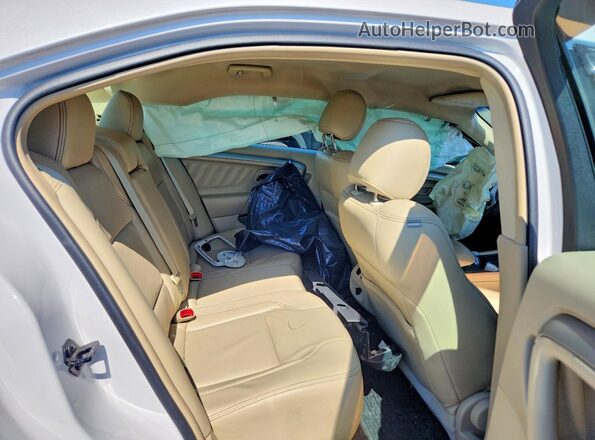 1FAHP2H86JG135244 2018 FORD TAURUS White უკანა სავარძლების ხედი