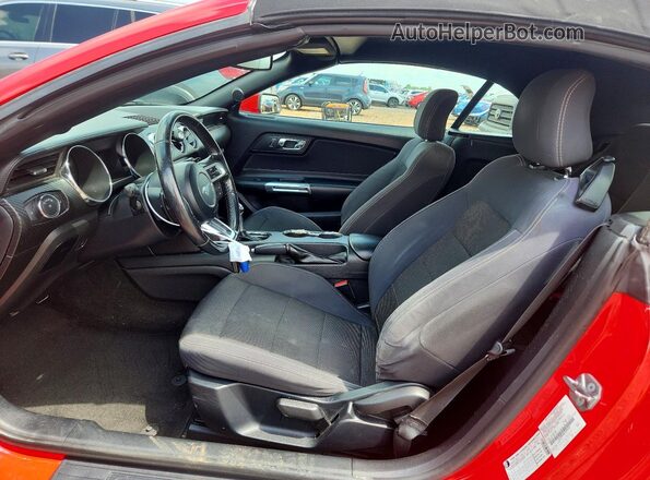 1FATP8EM6G5304424 2016 FORD MUSTANG Red Front interior view
