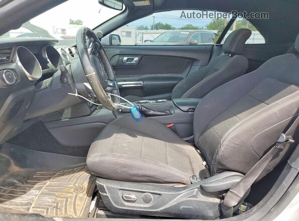 1FATP8EM7G5227076 2016 FORD MUSTANG Серебряный Вид салона спереди