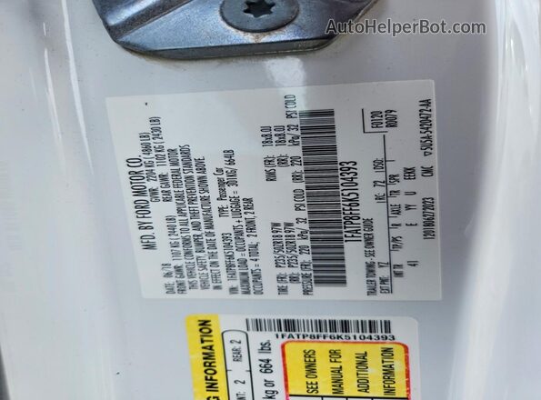 1FATP8FF6K5104393 2019 FORD MUSTANG White Vista del compartimento del motor
