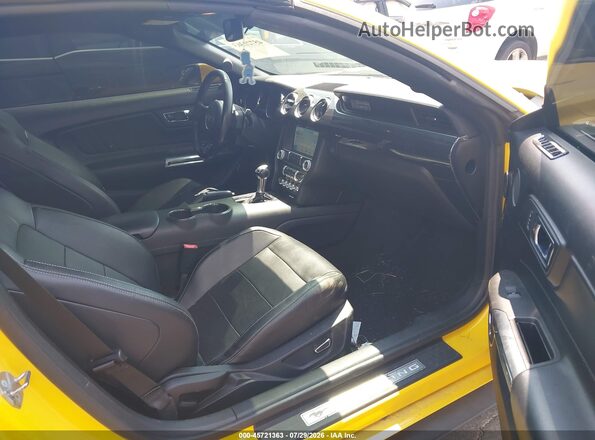 1FATP8FF9G5210151 2016 FORD MUSTANG Желтый Вид салона спереди