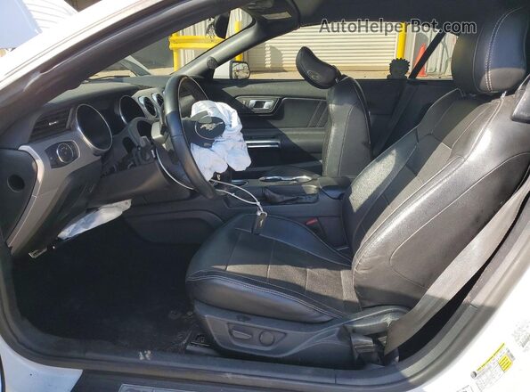 1FATP8FF9L5143058 2020 FORD MUSTANG White Widok wnętrza z przodu