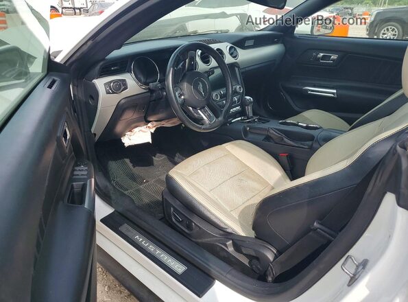 1FATP8UH1H5278787 2017 FORD MUSTANG White Widok deski rozdzielczej