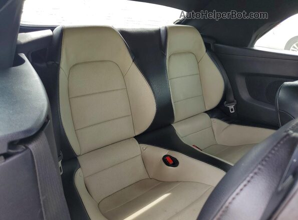1FATP8UH1H5278787 2017 FORD MUSTANG White Widok tylnych siedzeń
